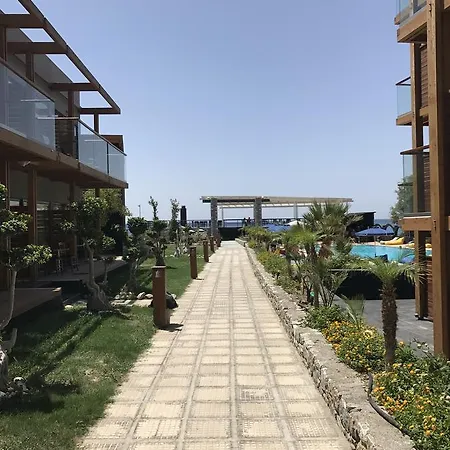 Privilege Beach ラルドス